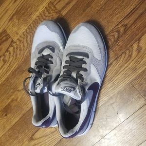 Womens Nike running shoe